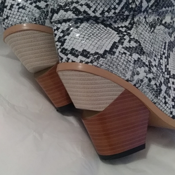 Boots - Picture 4 of 6